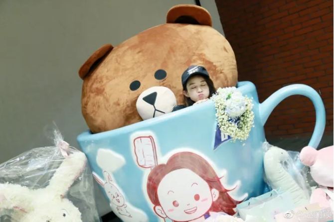 今年秋冬最chic！原來(lái)短發(fā)和帽子這么配??！