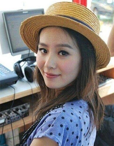 看看女星們花式戴草帽的帽子戲法！